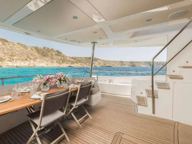 SEAWATER II | Sunseeker 86 — 10 / 39