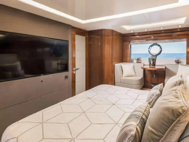 SEAWATER II | Sunseeker 86 — 25 / 39