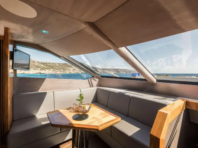 SEAWATER II | Sunseeker 86 — 22 / 39