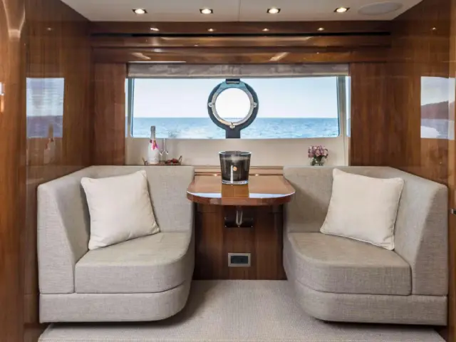 SEAWATER II | Sunseeker 86 — 26 / 39