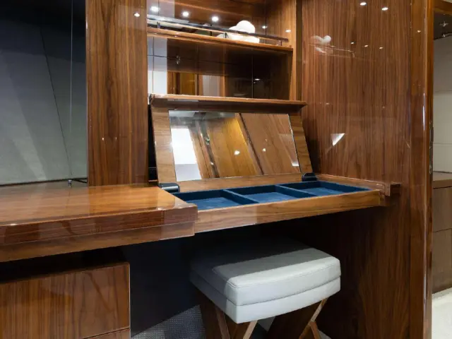 SEAWATER II | Sunseeker 86 — 31 / 39