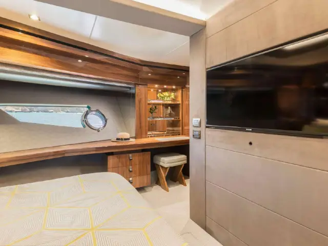 SEAWATER II | Sunseeker 86 — 30 / 39