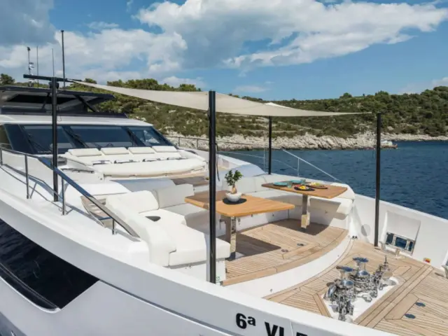 NAILU + | Ferretti 1000 — 14 / 34