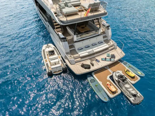 NAILU + | Ferretti 1000 — 34 / 34