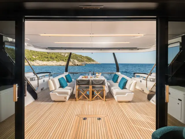 NAILU + | Ferretti 1000 — 15 / 34