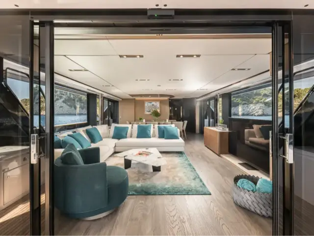 NAILU + | Ferretti 1000 — 24 / 34