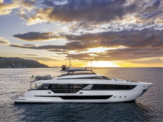 NAILU + | Ferretti 1000 — 3 / 34