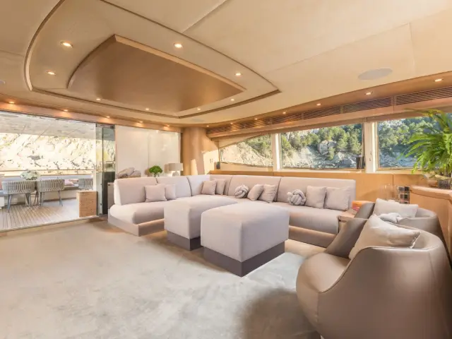 B4 | Astondoa 102 GLX — 12 / 15