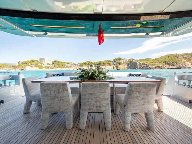 LEMON NOT LIME | Riva Corsaro 102 — 14 / 27