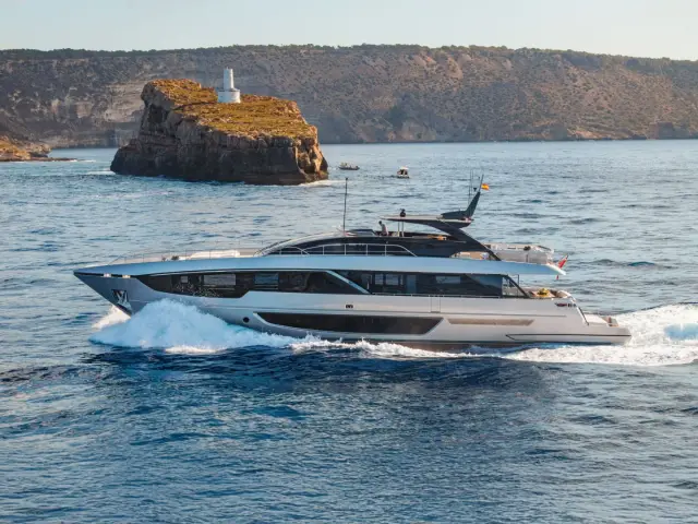 LEMON NOT LIME | Riva Corsaro 102 — 3 / 27