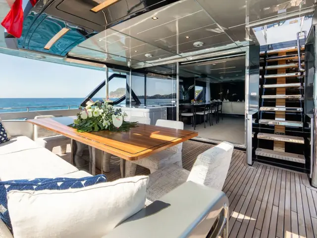 LEMON NOT LIME | Riva Corsaro 102 — 15 / 27