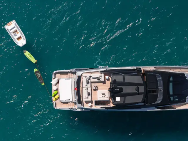 LEMON NOT LIME | Riva Corsaro 102 — 9 / 27