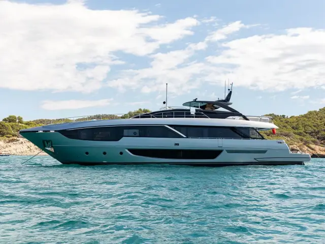 LEMON NOT LIME | Riva Corsaro 102 — 2 / 27