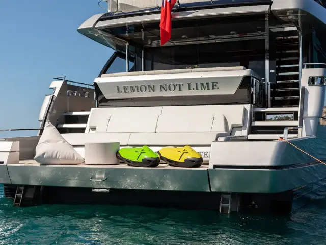 LEMON NOT LIME | Riva Corsaro 102 — 12 / 27