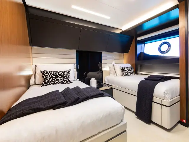 LEMON NOT LIME | Riva Corsaro 102 — 27 / 27
