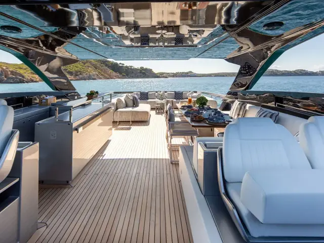 LEMON NOT LIME | Riva Corsaro 102 — 20 / 27