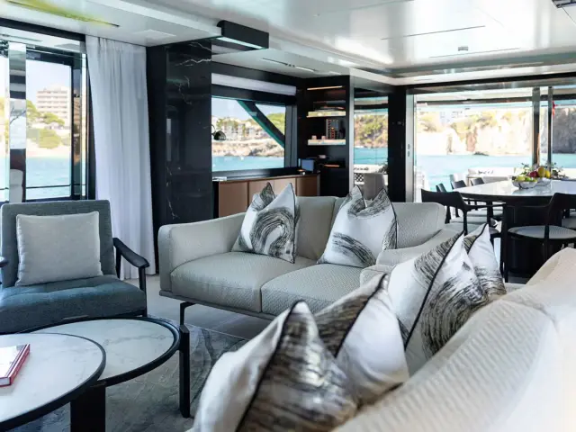 LEMON NOT LIME | Riva Corsaro 102 — 22 / 27