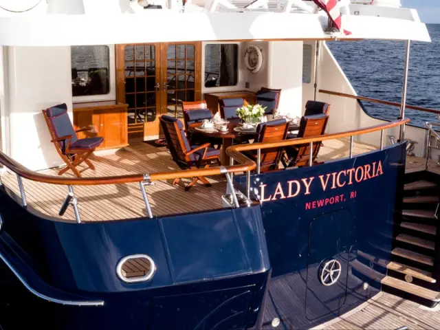 LADY VICTORIA | Feadship 120 — 6 / 18