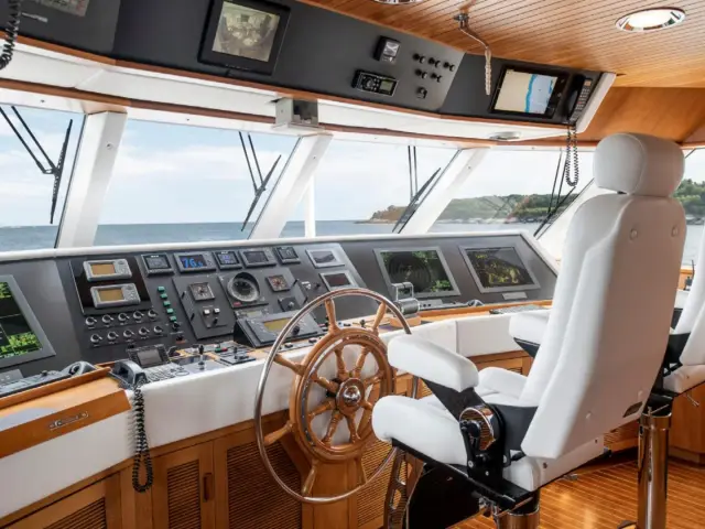 LADY VICTORIA | Feadship 120 — 10 / 18