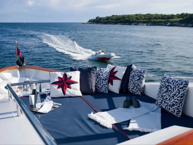 LADY VICTORIA | Feadship 120 — 9 / 18