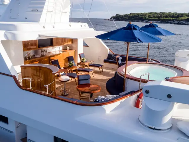 LADY VICTORIA | Feadship 120 — 3 / 18