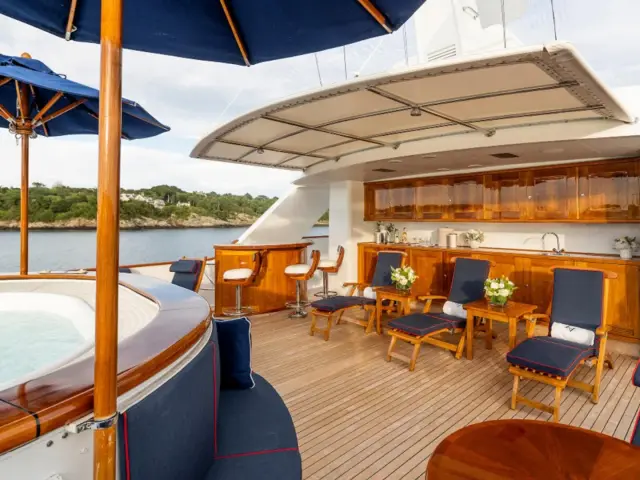 LADY VICTORIA | Feadship 120 — 5 / 18