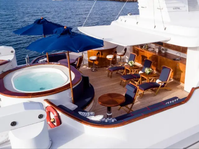 LADY VICTORIA | Feadship 120 — 4 / 18