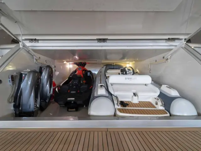 BEYOND BEYOND | Riva 90 Argo — 5 / 25