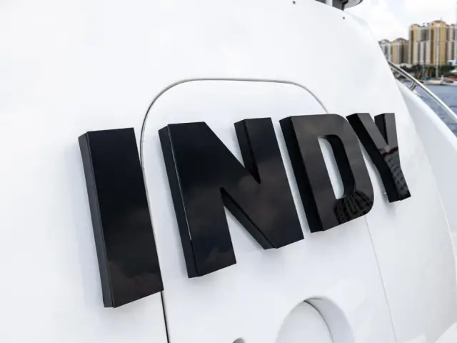 INDY | Hatteras 85 — 4 / 32