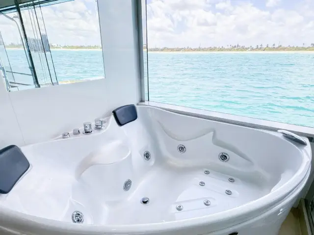 PRIVILEGE | Custom Line 112' — 20 / 26