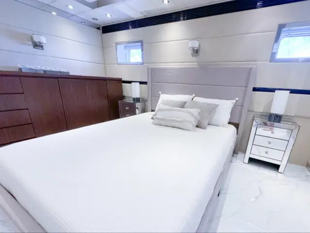 PRIVILEGE | Custom Line 112' — 23 / 26