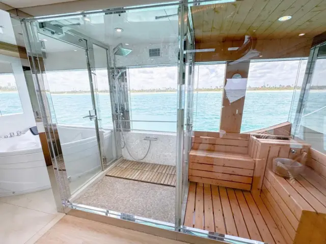 PRIVILEGE | Custom Line 112' — 21 / 26