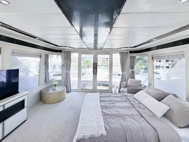 PRIVILEGE | Custom Line 112' — 26 / 26