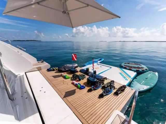 COMPASS | Azimut 88 — 29 / 64