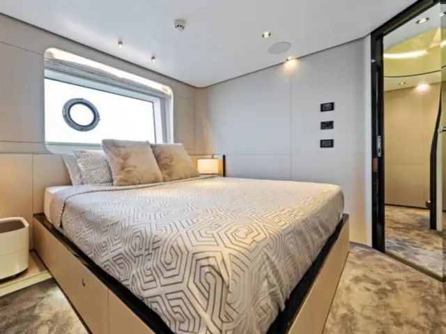 COMPASS | Azimut 88 — 51 / 64