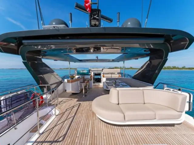 COMPASS | Azimut 88 — 61 / 64