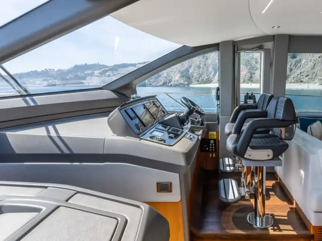MY Lanonno | Sunseeker Manhattan 66 — 17 / 30