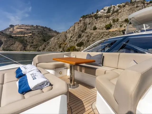 MY Lanonno | Sunseeker Manhattan 66 — 8 / 30