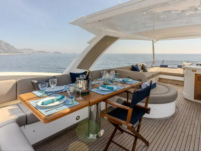MY Lanonno | Sunseeker Manhattan 66 — 13 / 30