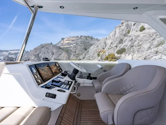MY Lanonno | Sunseeker Manhattan 66 — 10 / 30
