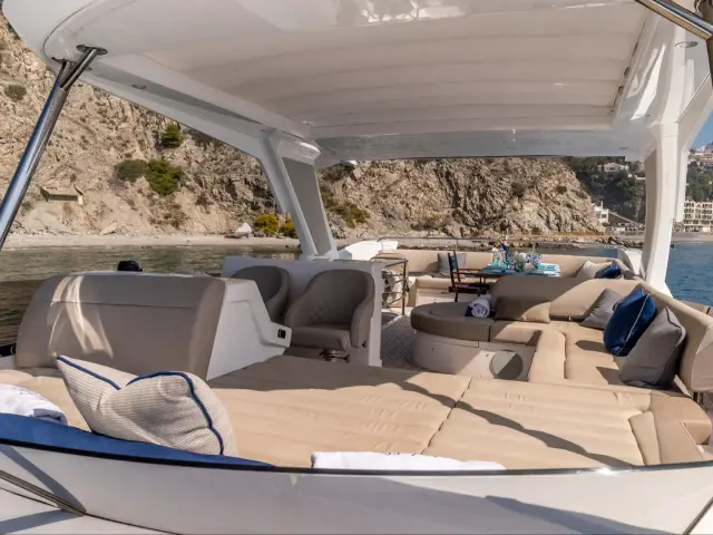 MY Lanonno | Sunseeker Manhattan 66 — 12 / 30