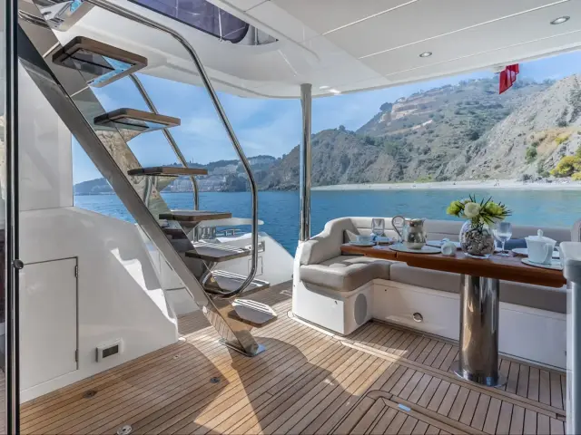 MY Lanonno | Sunseeker Manhattan 66 — 14 / 30
