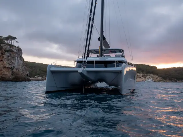 SHADES OF GREY | Sunreef 80 — 10 / 45