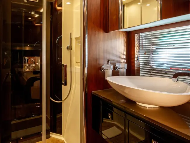 BASAD | Sunseeker Predator 84 — 36 / 37