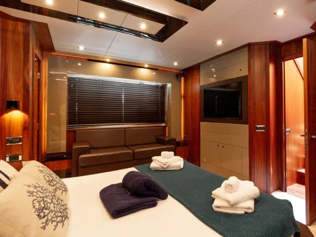 BASAD | Sunseeker Predator 84 — 33 / 37