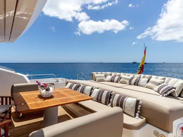 BASAD | Sunseeker Predator 84 — 17 / 37