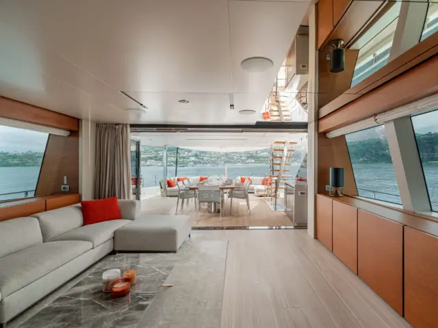 DIANA II | Custom Line Navetta 33 — 49 / 61