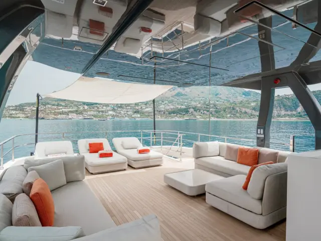DIANA II | Custom Line Navetta 33 — 59 / 61