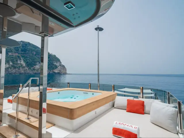 DIANA II | Custom Line Navetta 33 — 56 / 61