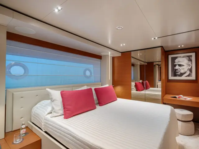 DIANA II | Custom Line Navetta 33 — 24 / 61